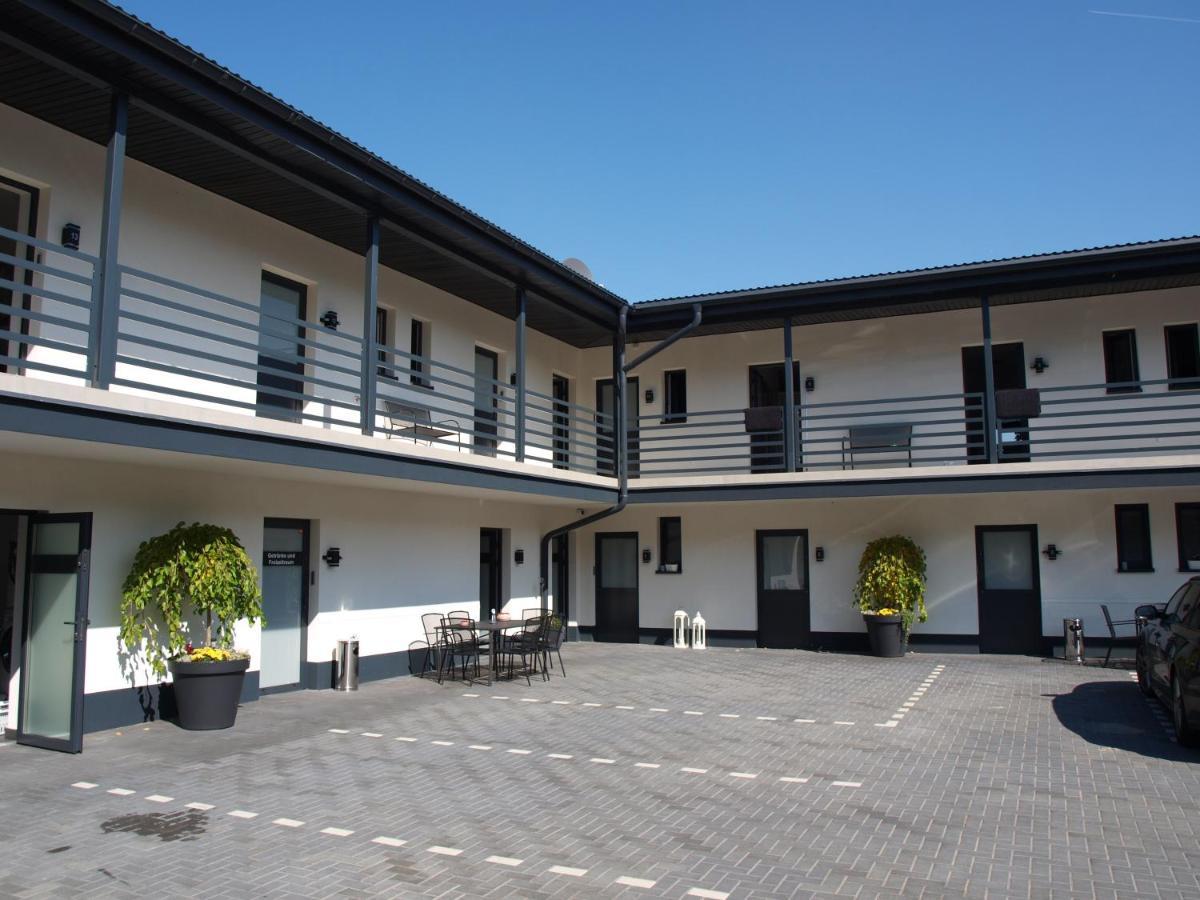 Gaestehaus Strauss Rodgau Exterior foto